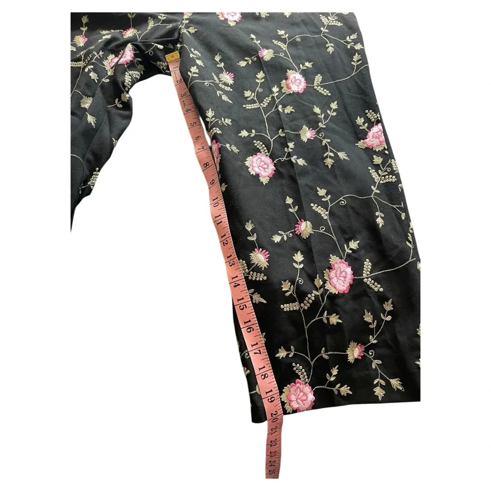 EUC Karen Kane Lifestyle Petites black/pink floral embroidered cropped pants 14P